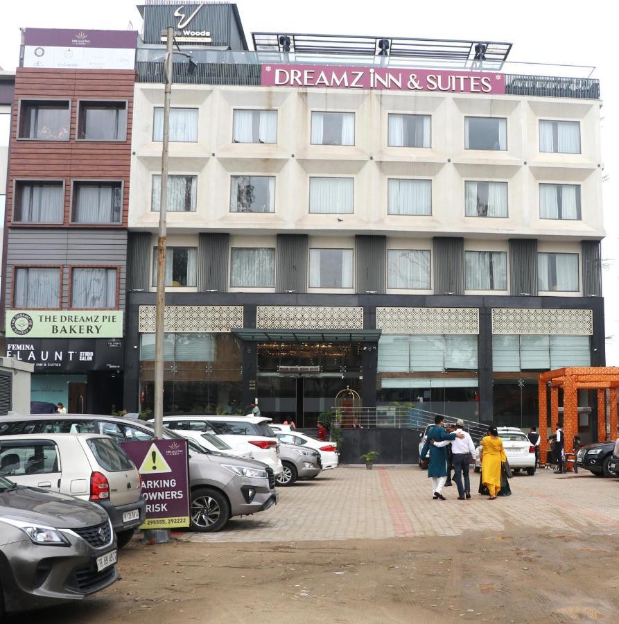 Dreamz Inn & Suites Zirakpur Luaran gambar